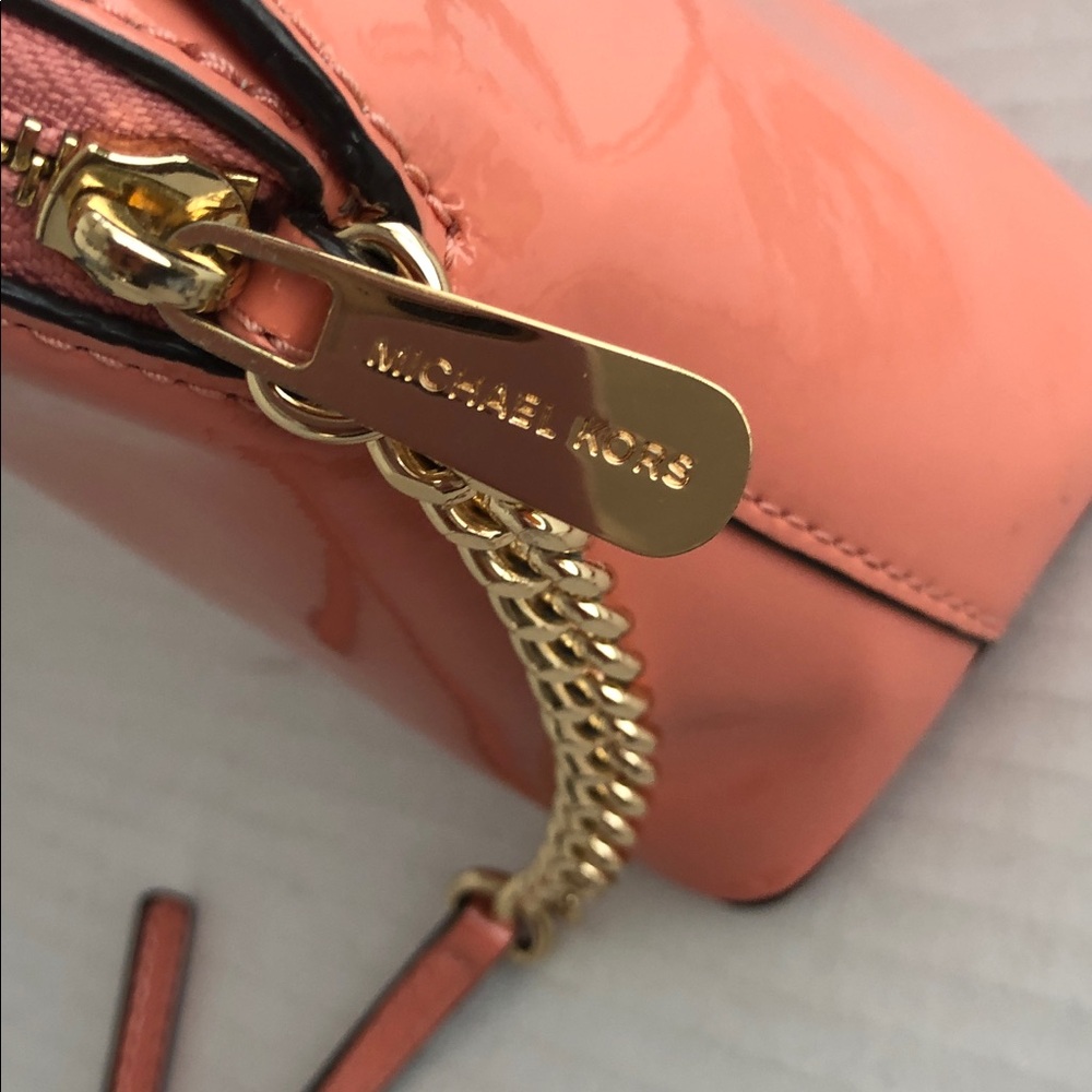 MICHAEL KORS Patent Leather Coral Crossbody, Excellent - Picture 6 of 12